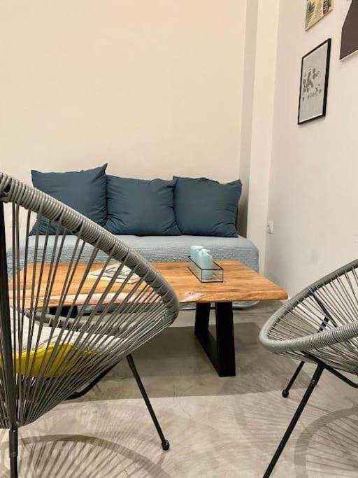 A Place 4U No10 - Garden-Level Getaway 2 Bedroom 2 Bathroom Apartment With Yard Athen Exterior foto