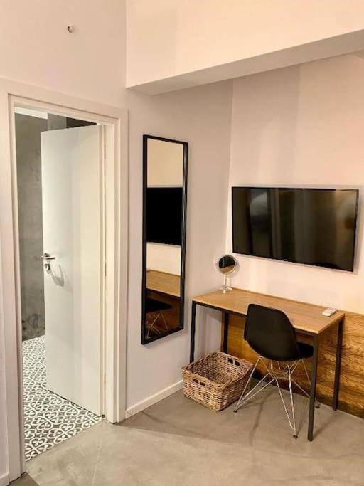 A Place 4U No10 - Garden-Level Getaway 2 Bedroom 2 Bathroom Apartment With Yard Athen Exterior foto